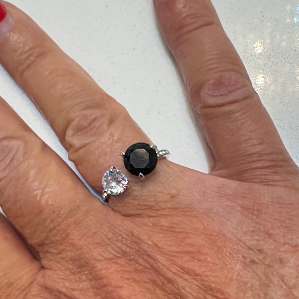 Elegant Black and Silver Women's Ring